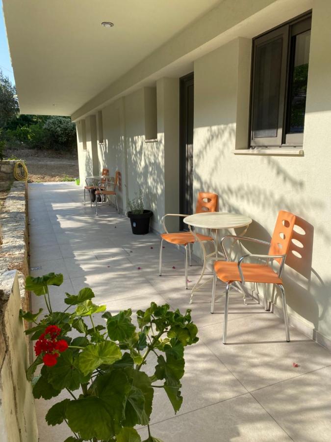 Mirovigli Family Rooms Lepedha Bagian luar foto